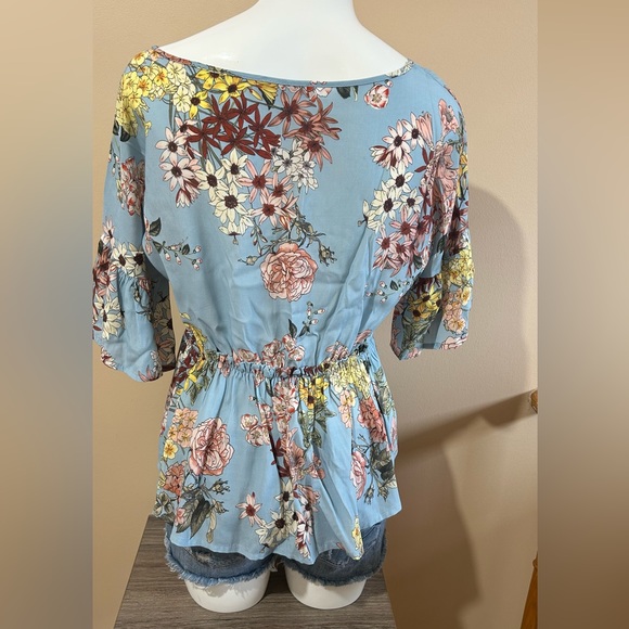 C’EST MOI FLORAL BLOUSE RUFFLED SLEEVY IN SIZE MEDIUM - Picture 5 of 8